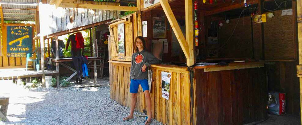 La base de rafting au lieu-dit Le-Martinet à Méolans-Revel