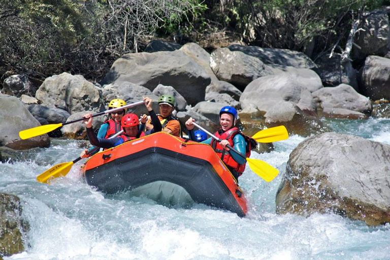 Raft dans les rapides de l'Ubaye