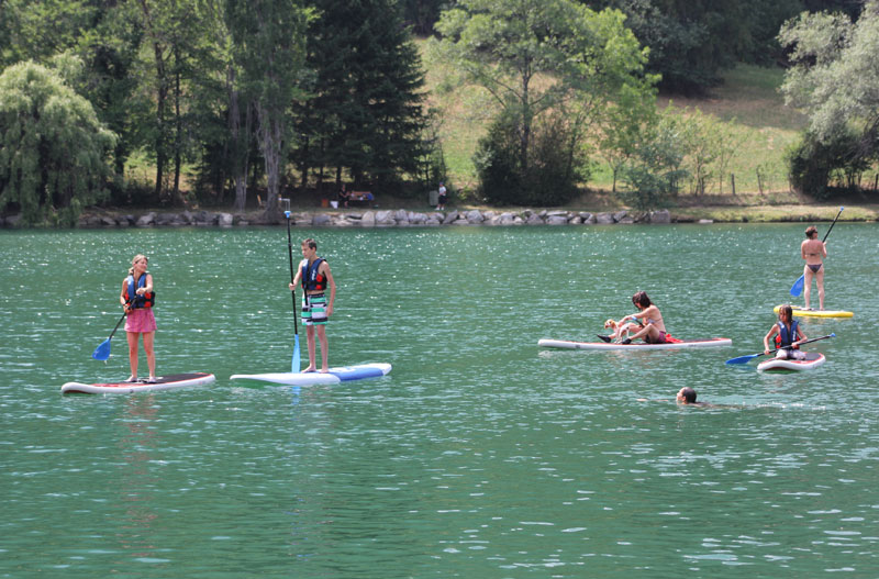 Stand Up Paddle au lac du Lauzet. Quiétude assurée