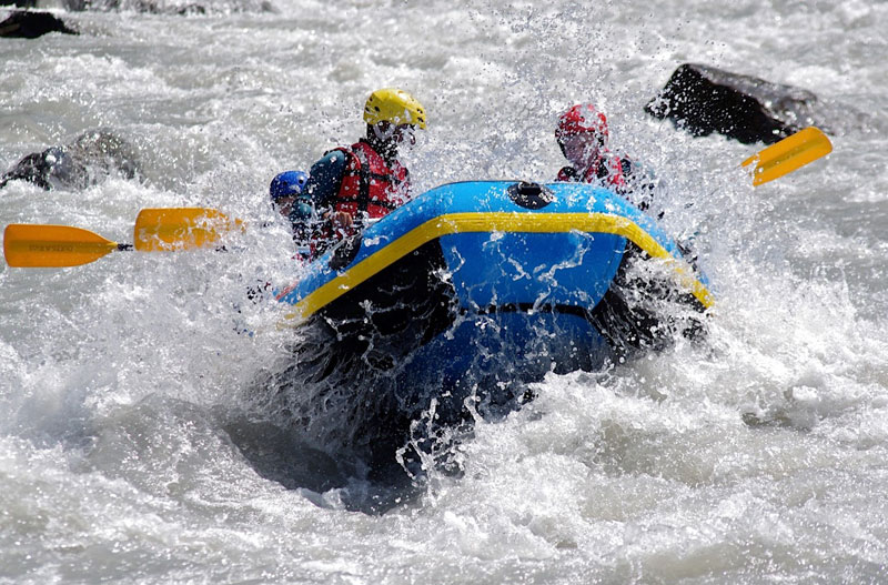 rafting in the rapids of the Ubaye with Oueds et Rios Organisation